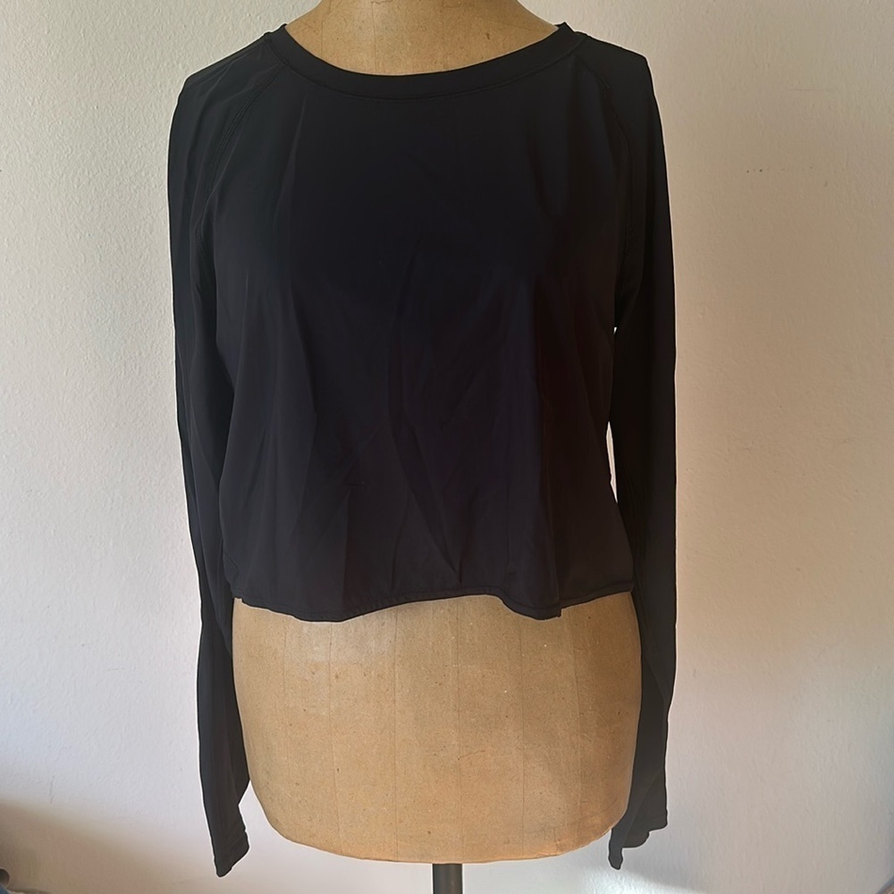 Lululemon sz 8 black long sleeve crop shirt great pre owned pre owned condition